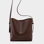 Dorothea – Übergroße Bucket-Schultertasche für Damen aus Leder – Ansicht 34