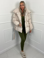 Karyl – Kurze Steppjacke für Damen mit Gürtel und Taschen – Ansicht 9