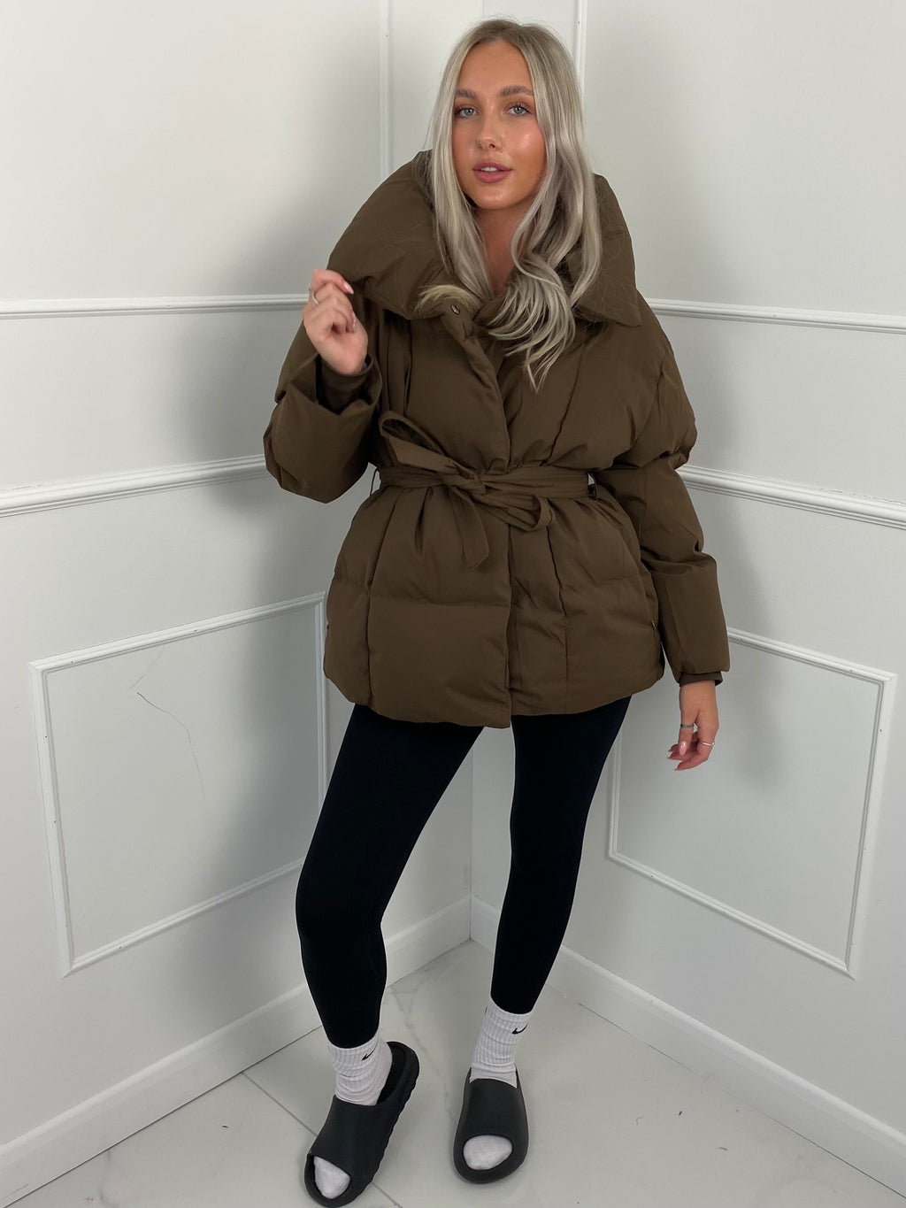 Karyl – Kurze Jacke mit Gürtel und Taschen