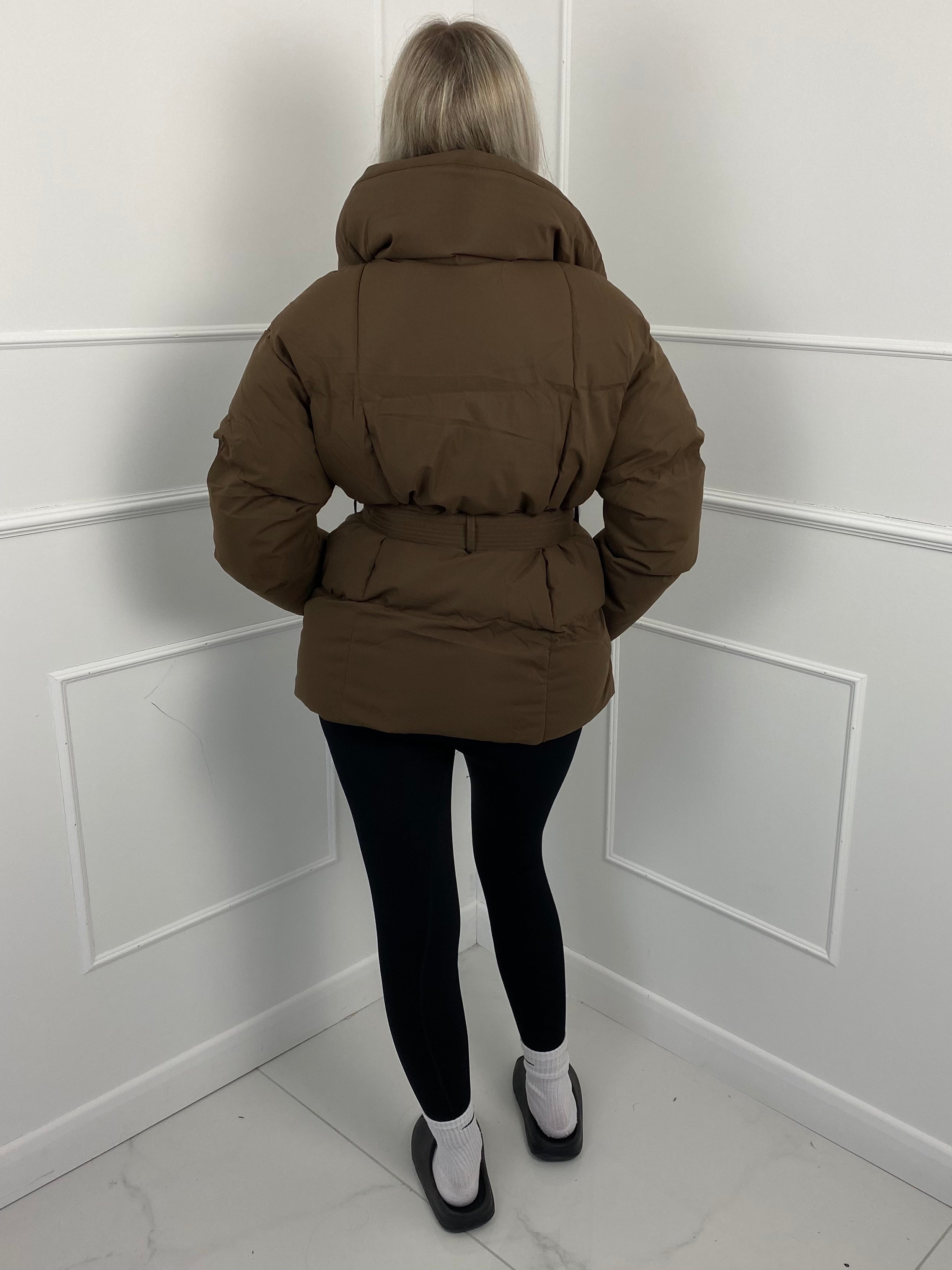 Karyl – Kurze Jacke mit Gürtel und Taschen