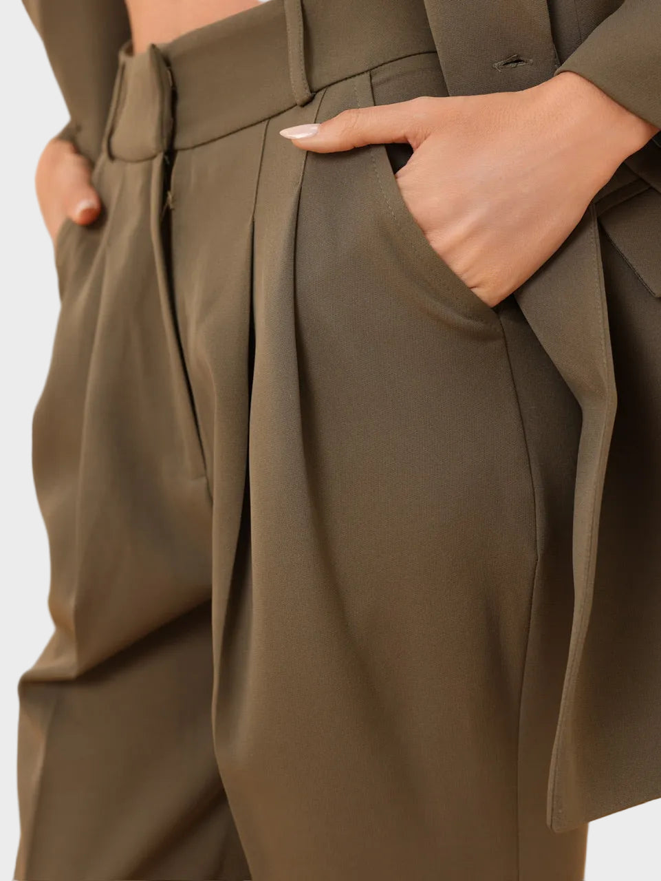 Kiara – Oversized Damen-Anzugset in Khaki – Ansicht 5