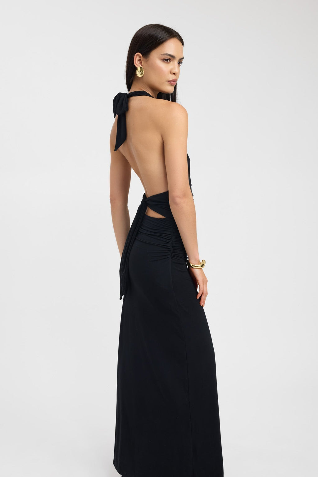 Sariah – Elegantes Neckholder-Maxikleid