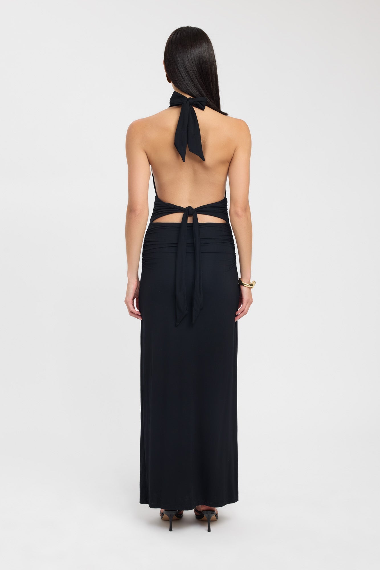 Sariah – Elegantes Neckholder-Maxikleid