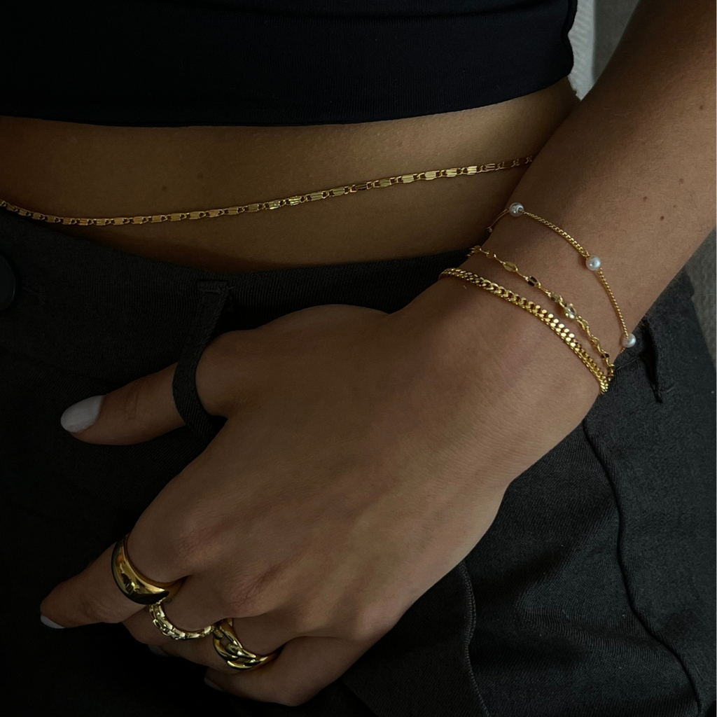 Goldenes Armband der Liebe und Gefühle