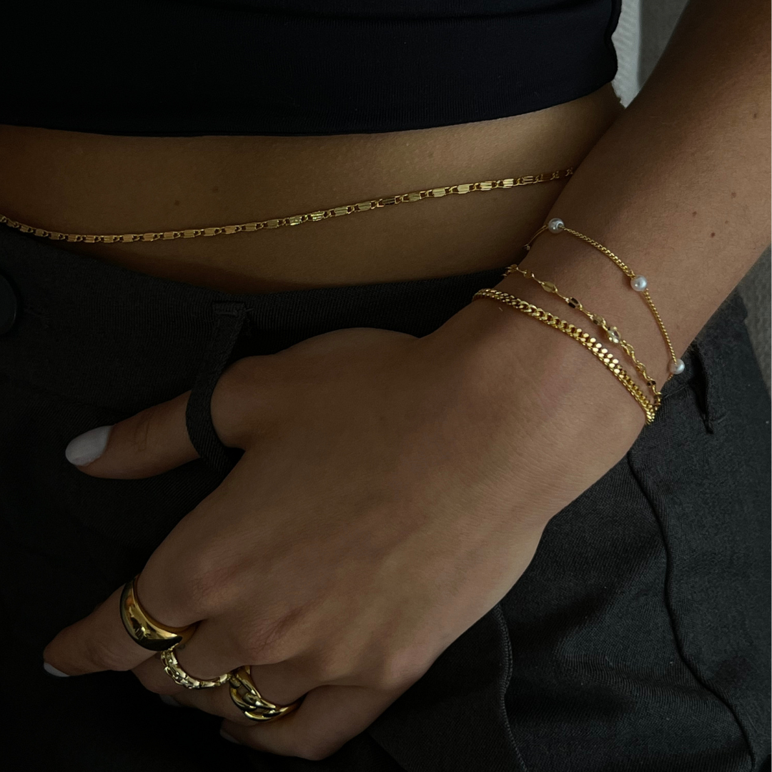 Goldenes Armband der Liebe und Gefühle