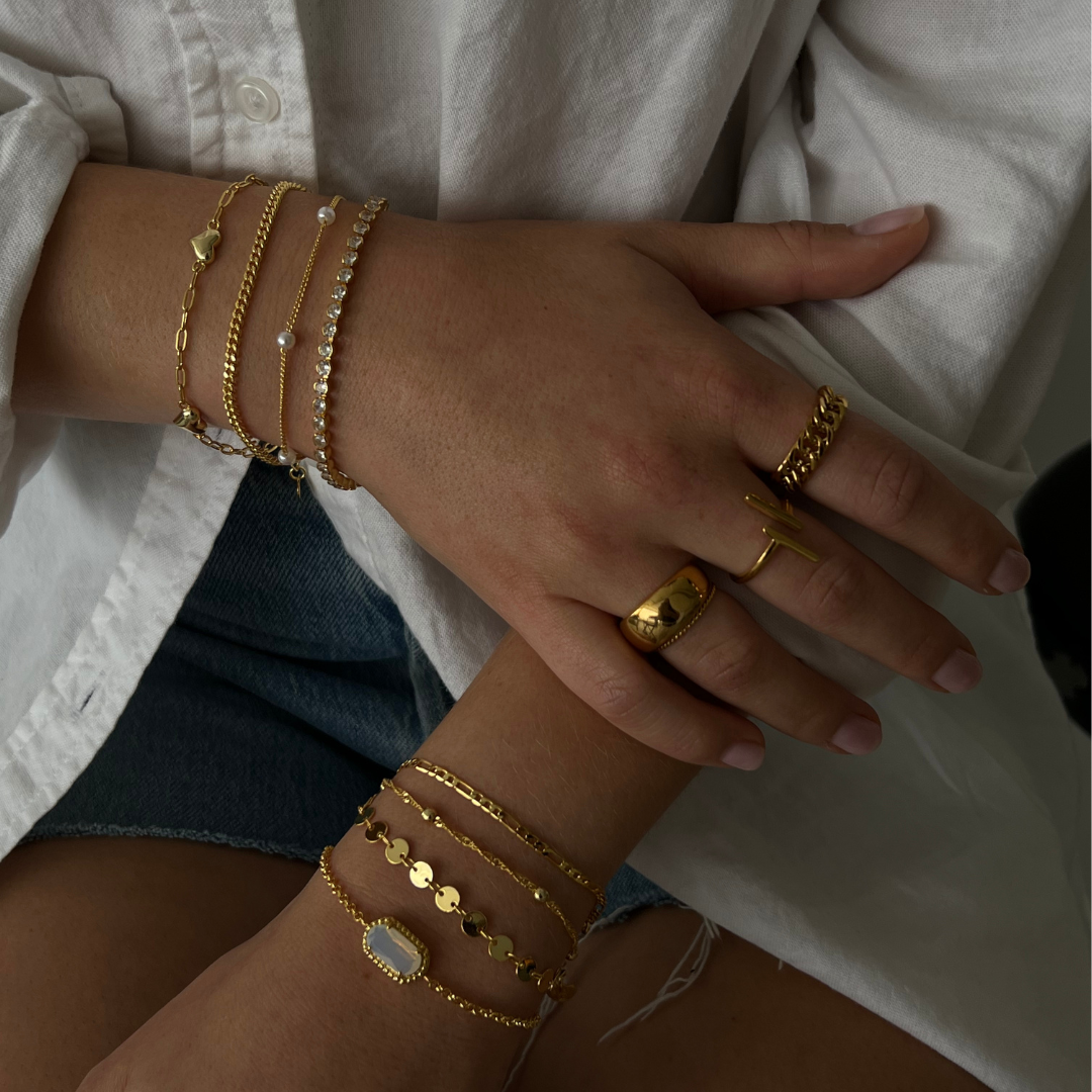 Goldenes Armband der Liebe und Gefühle