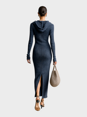 Akesha – Langes tailliertes Damenkleid mit Kapuze – Ansicht 5