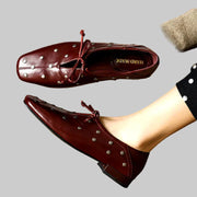 Valenta – Lederschuhe für Damen mit Schnürung und Nieten – Ansicht 14