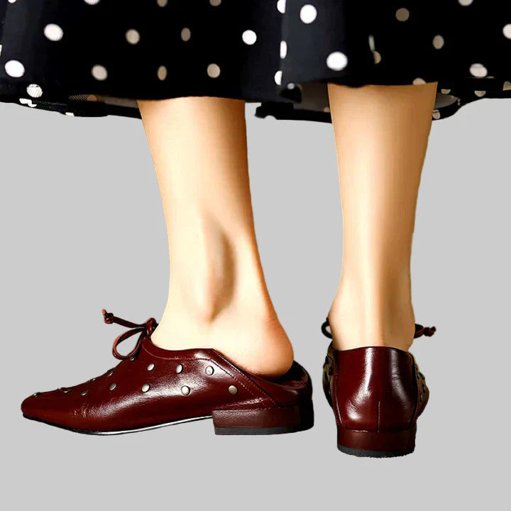 Valenta – Lederschuhe für Damen mit Schnürung und Nieten – Ansicht 13