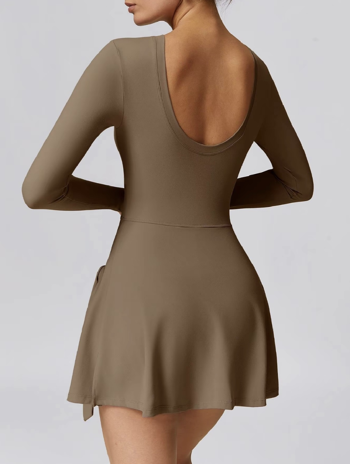Lemilla™ Tenniskleid mit langen Ärmeln und hohem Kragen