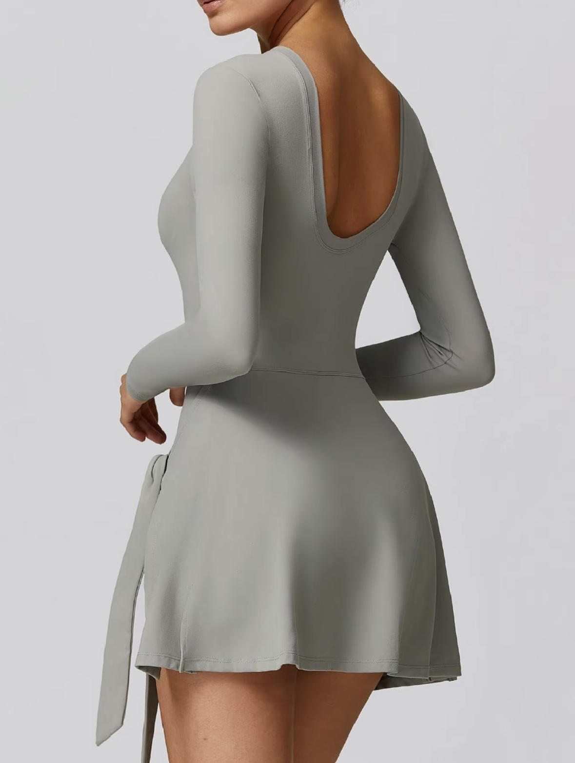 Lemilla™ Tenniskleid mit langen Ärmeln und hohem Kragen