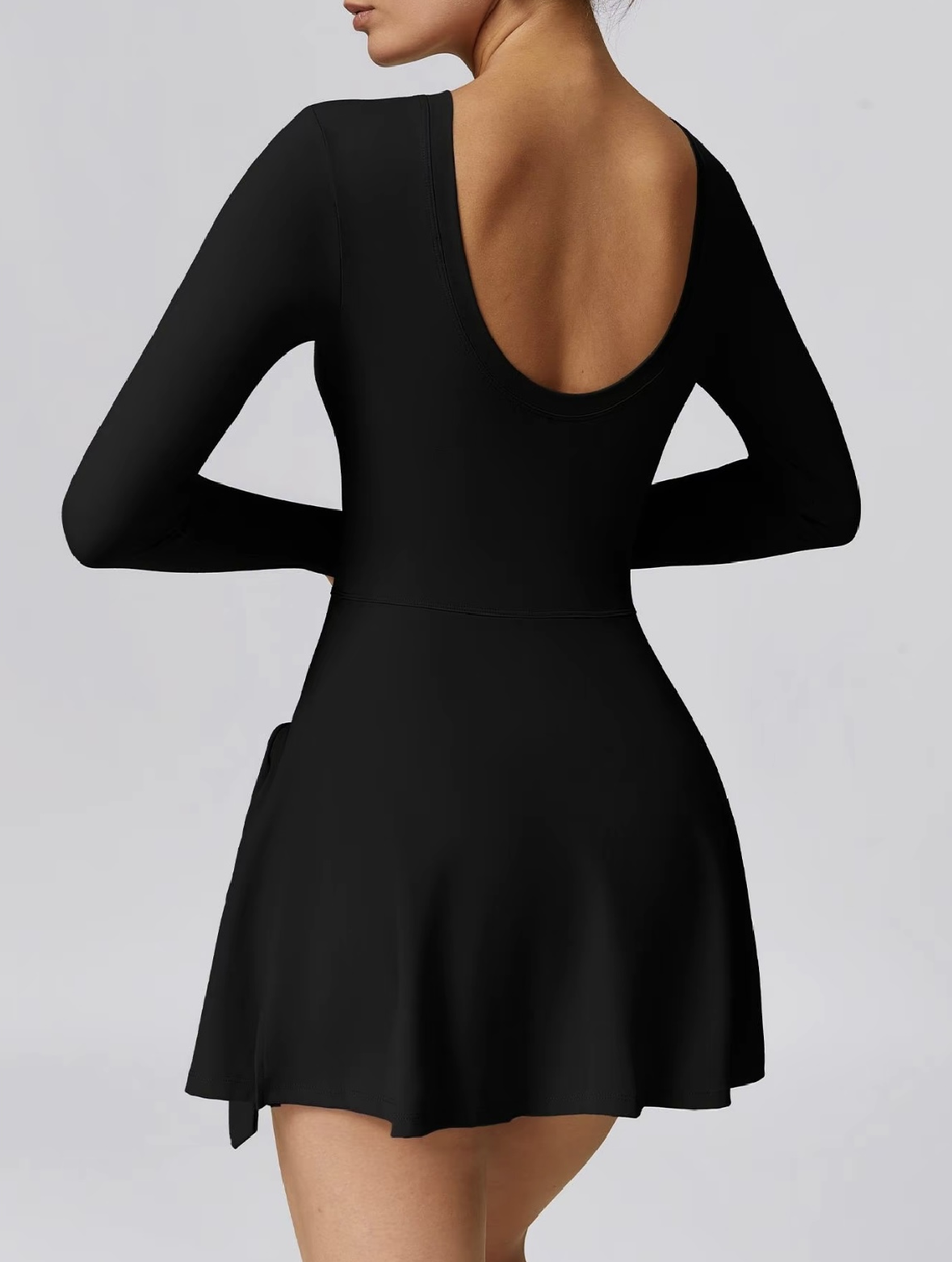 Lemilla™ Tenniskleid mit langen Ärmeln und hohem Kragen