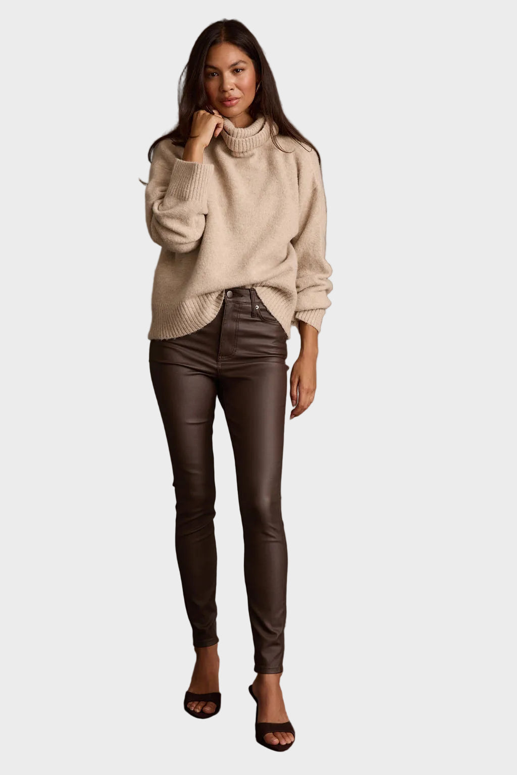 Alyssa – Oversized Strick-Rollkragenpullover für Damen in Haferbeige – Ansicht 8