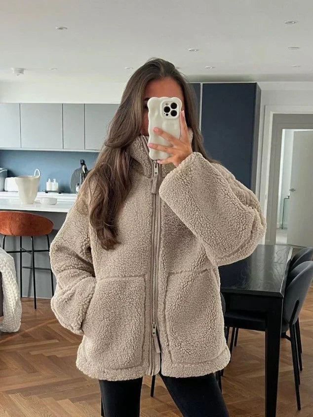 Anastasia – Weiche warme Winterjacke für Damen mit Kapuze – Ansicht 4