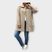 Corinne – Langer Oversize-Mantel für Damen mit Knöpfen – Ansicht 4