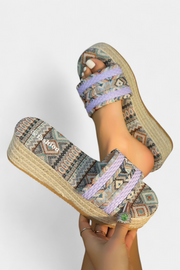 Flache Damen-Sandalen Dorotea mit Doppelriemen und Ethno-Sohle – Ansicht 5
