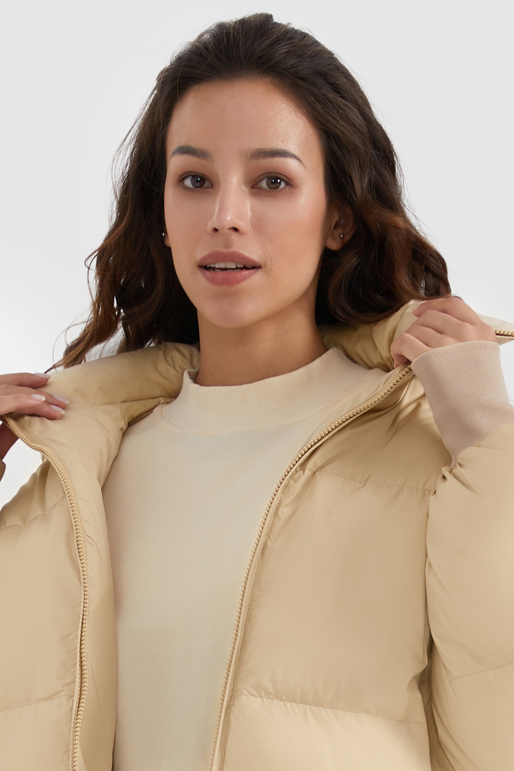 Dela – Kurzer Oversize-Daunenmantel für Damen – Ansicht 38