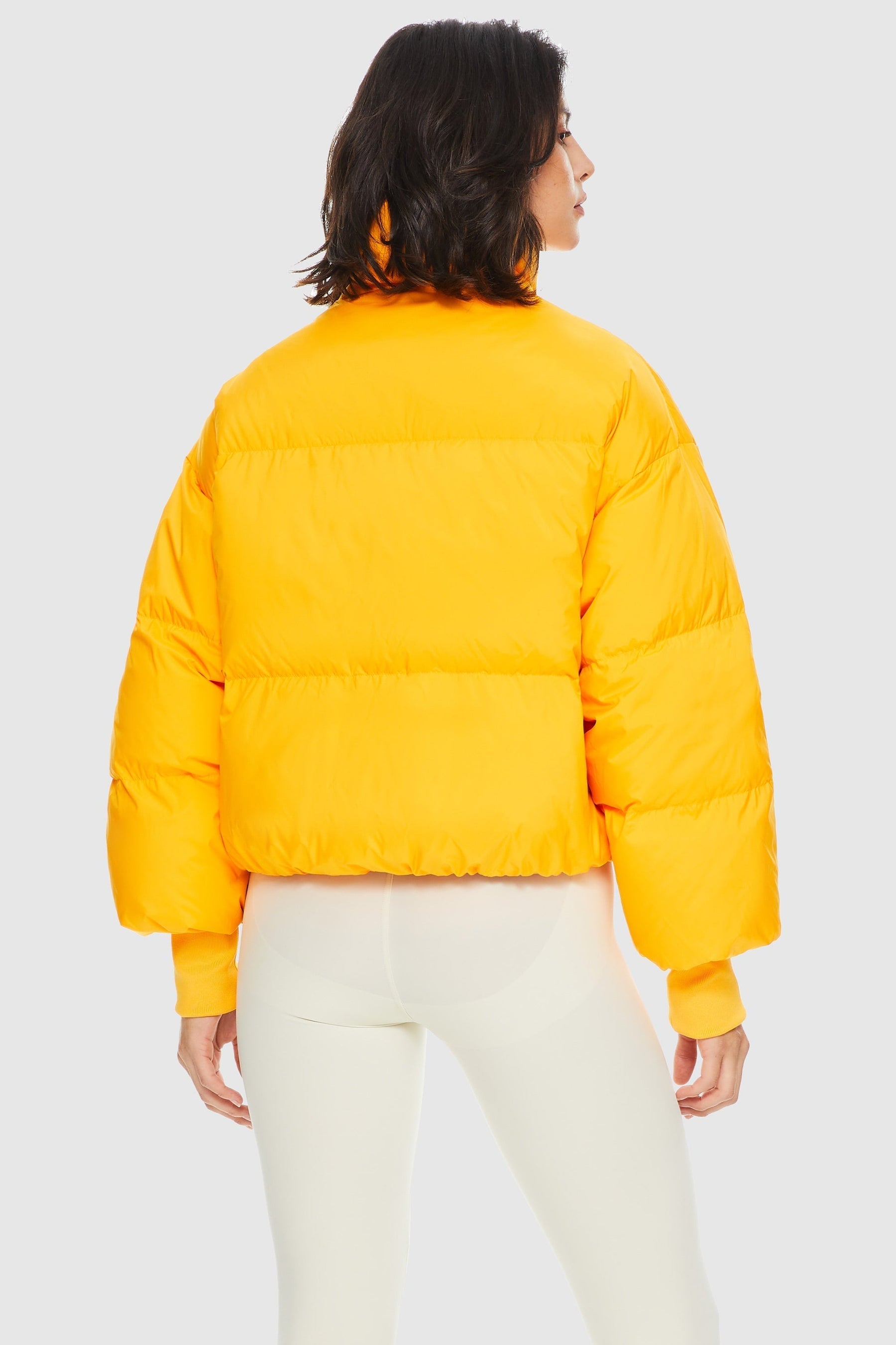 Dela – Kurzer Oversize-Daunenmantel für Damen – Ansicht 34