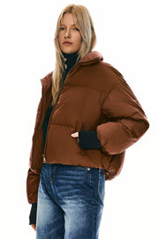 Dela – Kurzer Oversize-Daunenmantel für Damen – Ansicht 81