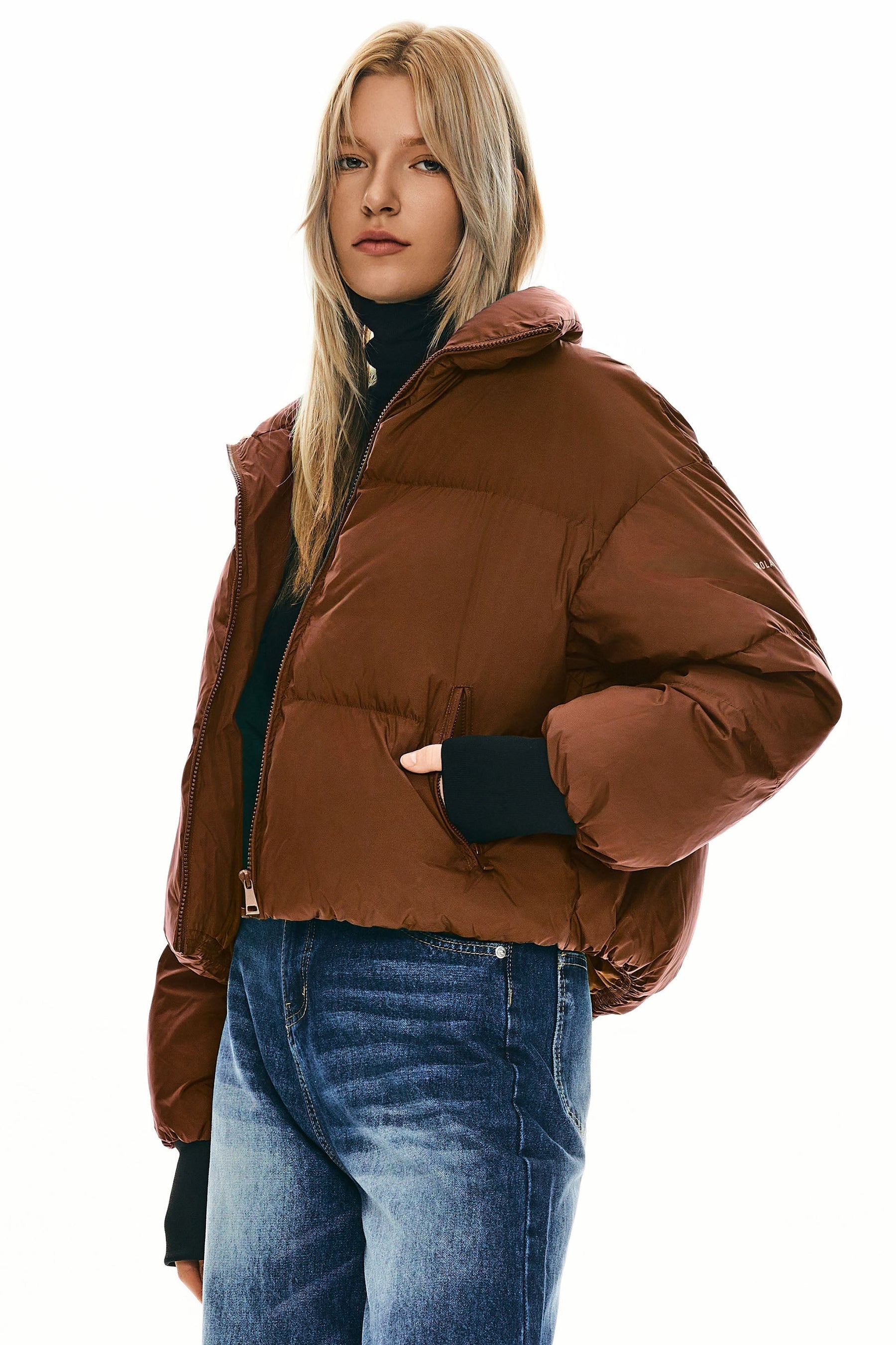 Dela – Kurzer Oversize-Daunenmantel für Damen – Ansicht 81