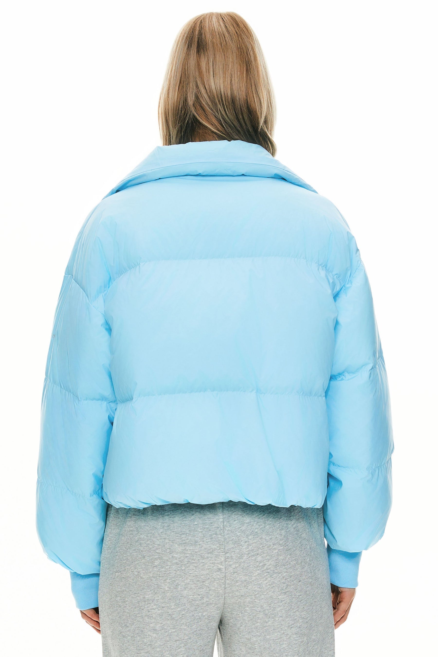 Dela – Kurzer Oversize-Daunenmantel für Damen – Ansicht 67