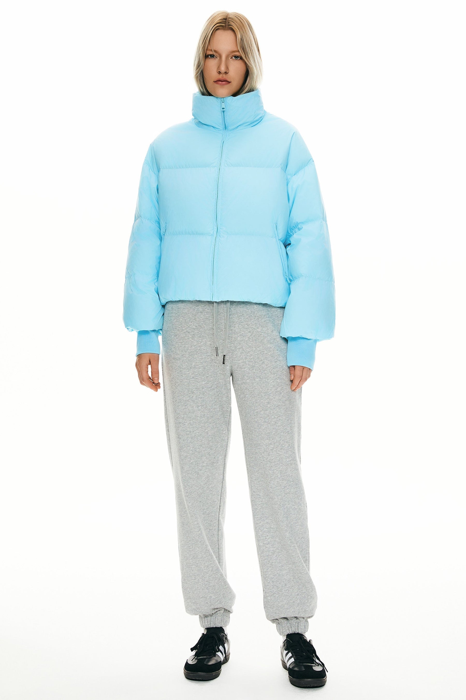 Dela – Kurzer Oversize-Daunenmantel für Damen – Ansicht 63