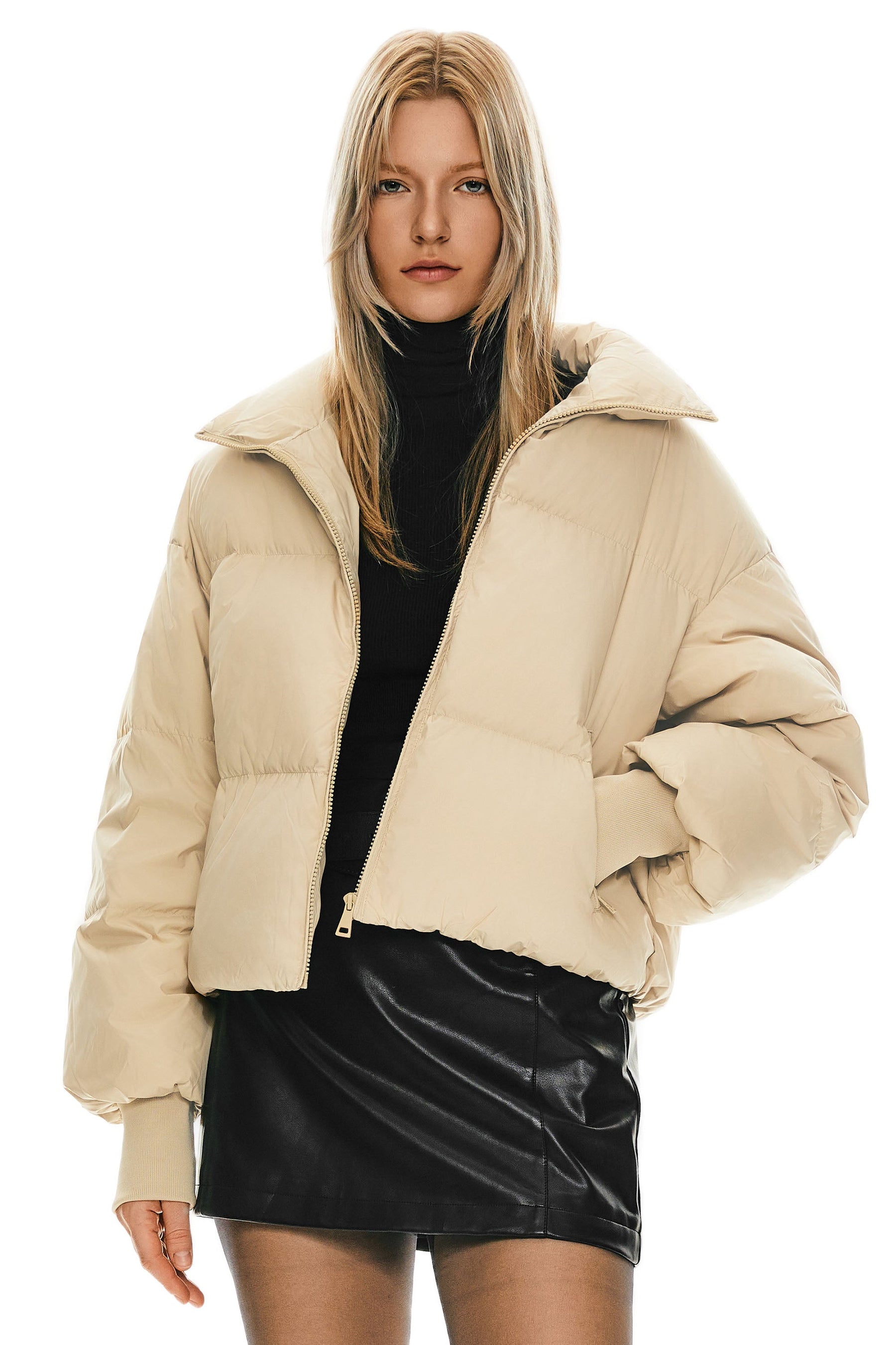 Dela – Kurzer Oversize-Daunenmantel für Damen – Ansicht 40