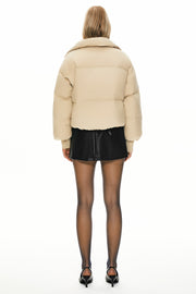 Dela – Kurzer Oversize-Daunenmantel für Damen – Ansicht 42