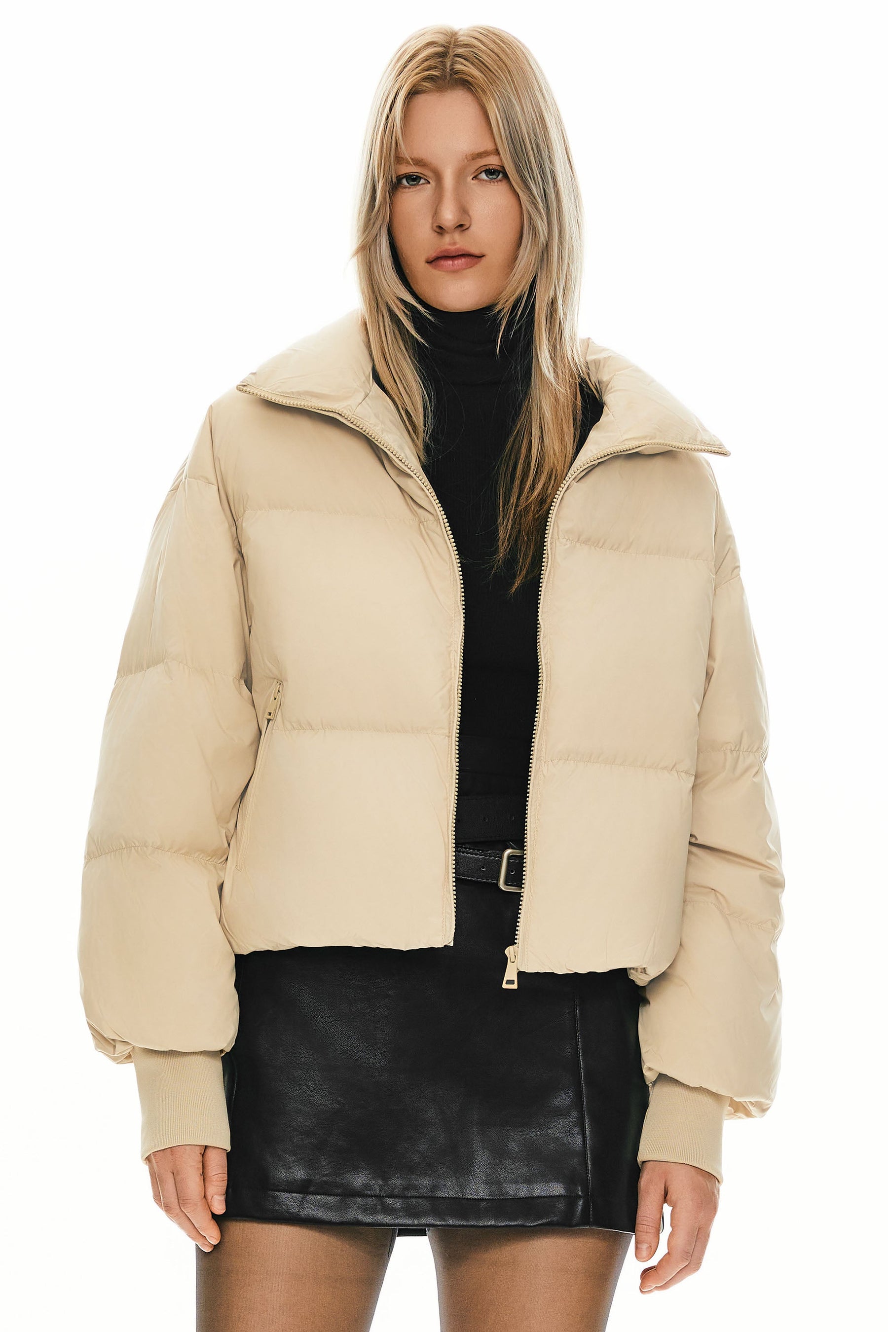 Dela – Kurzer Oversize-Daunenmantel für Damen – Ansicht 43