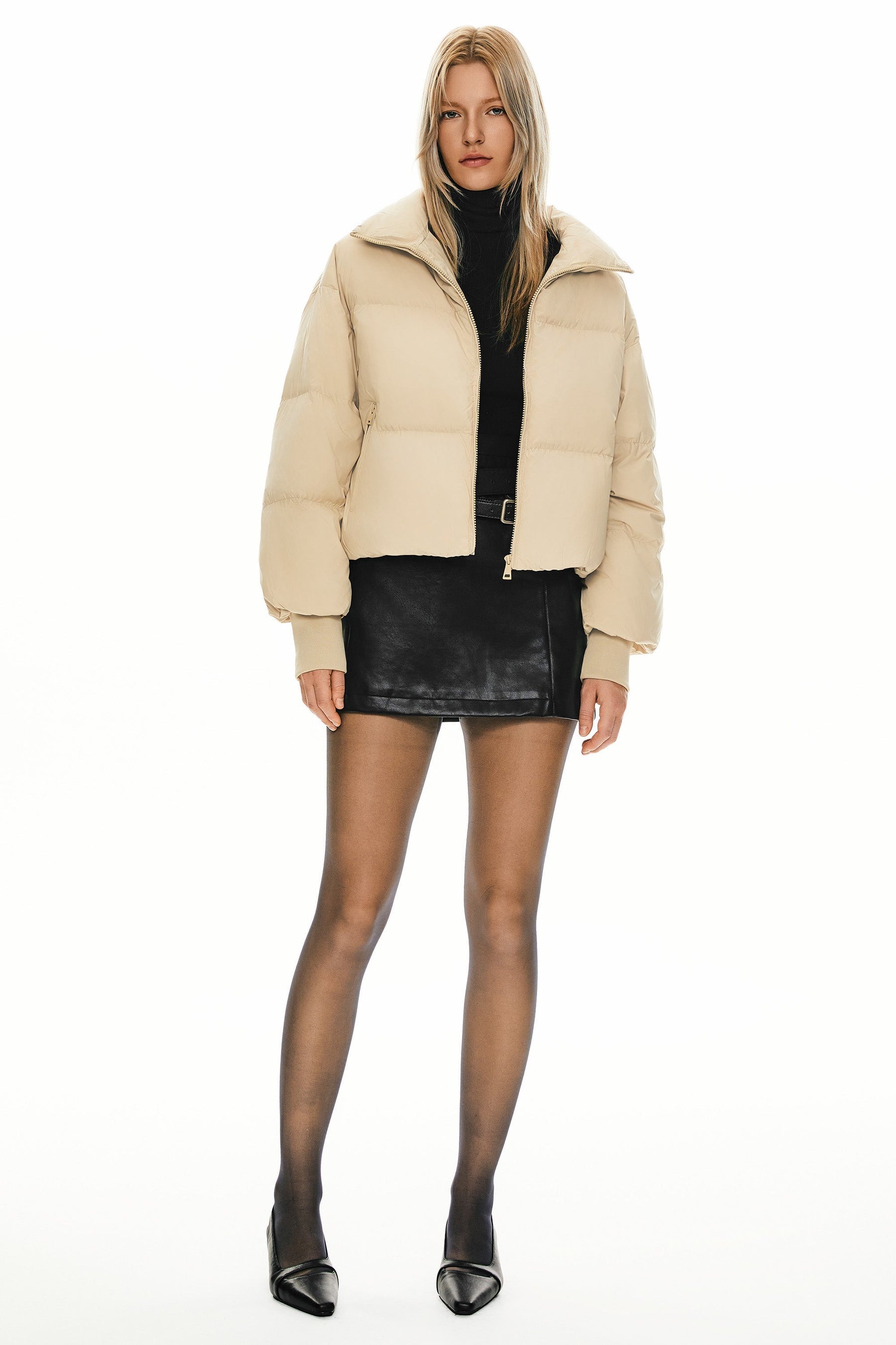 Dela – Kurzer Oversize-Daunenmantel für Damen – Ansicht 44