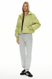 Dela – Kurzer Oversize-Daunenmantel für Damen – Ansicht 50