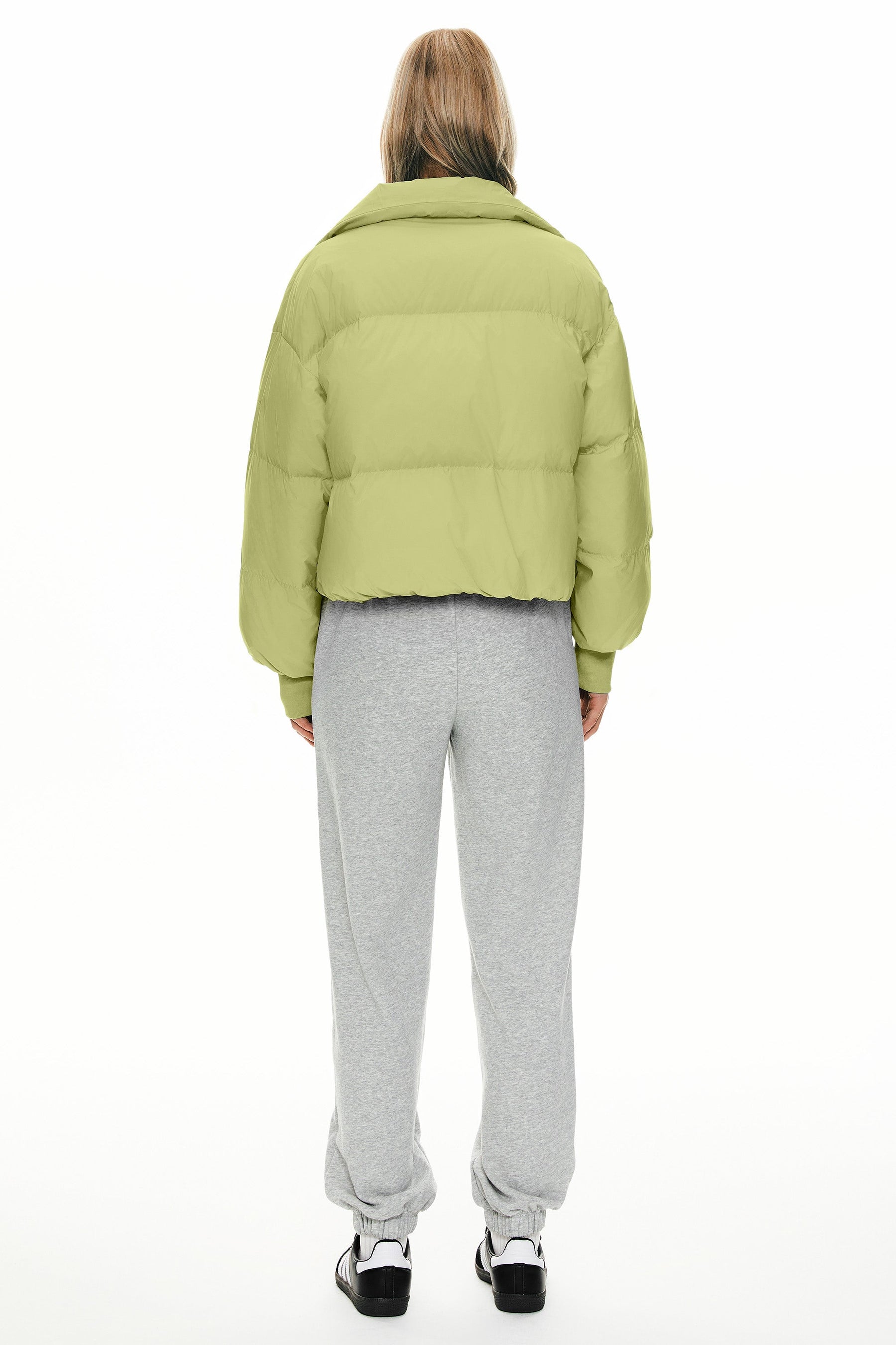 Dela – Kurzer Oversize-Daunenmantel für Damen – Ansicht 55