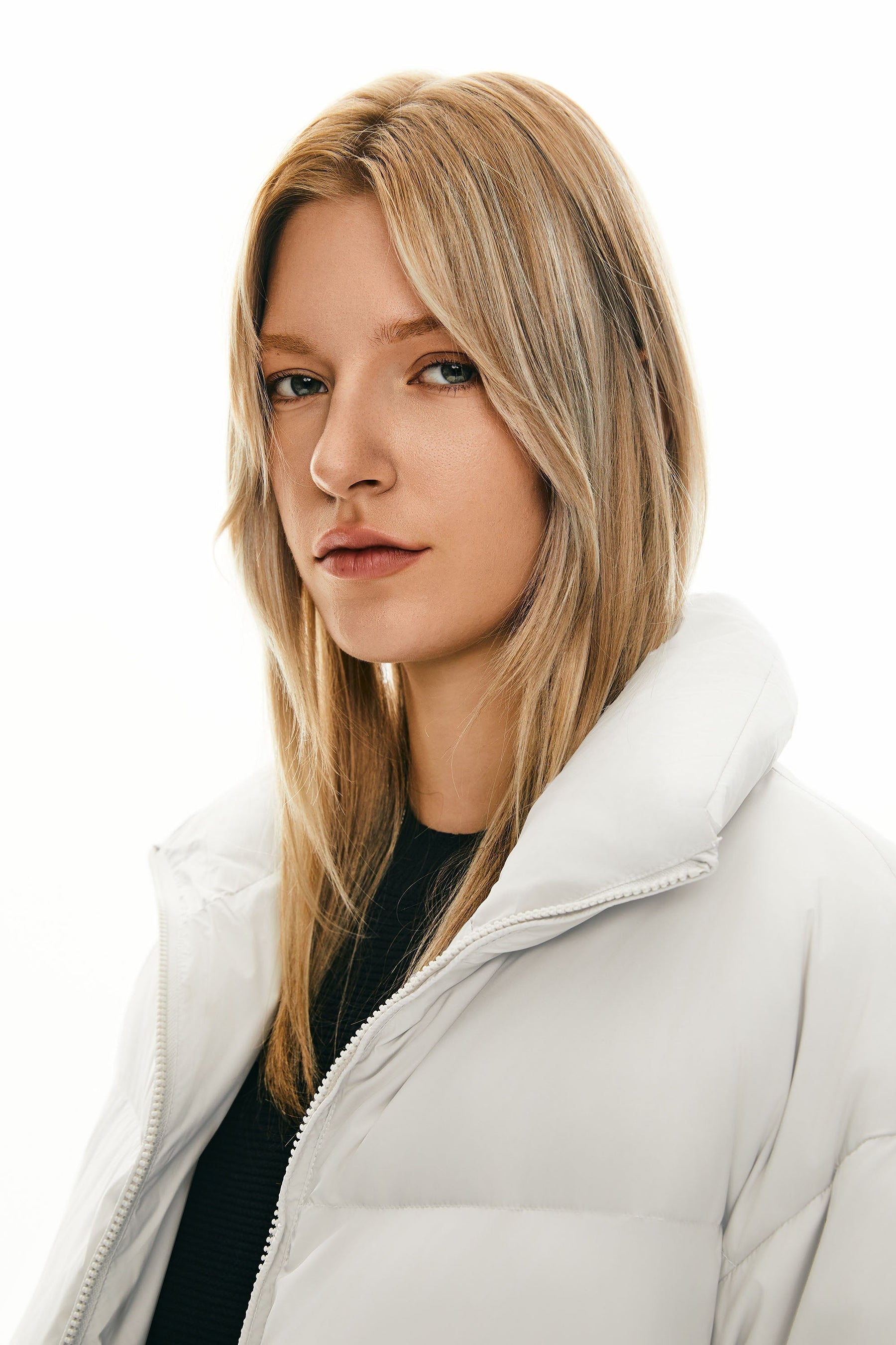 Dela – Kurzer Oversize-Daunenmantel für Damen – Ansicht 78