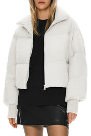 Dela – Kurzer Oversize-Daunenmantel für Damen – Ansicht 77
