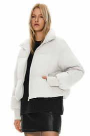 Dela – Kurzer Oversize-Daunenmantel für Damen – Ansicht 73