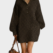 Meredith – Modernes lockeres Kleid mit Leopardenmuster, offenem Halsausschnitt und langen Ärmeln