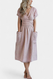 Cressida – Baumwollkleid für Damen mit V-Ausschnitt und Gürtel – Ansicht 3