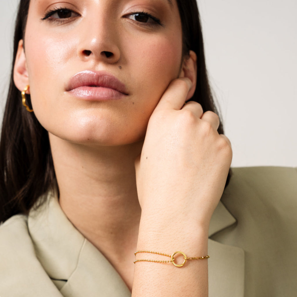Goldenes Tennisarmband in Schachtel