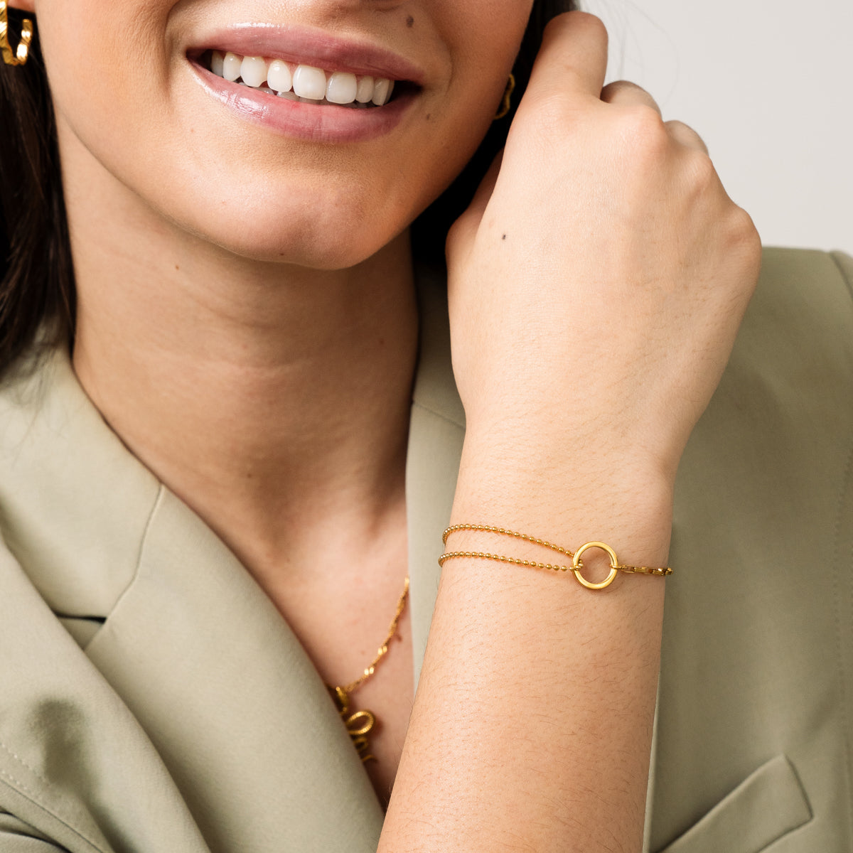 Goldenes Tennisarmband in Schachtel