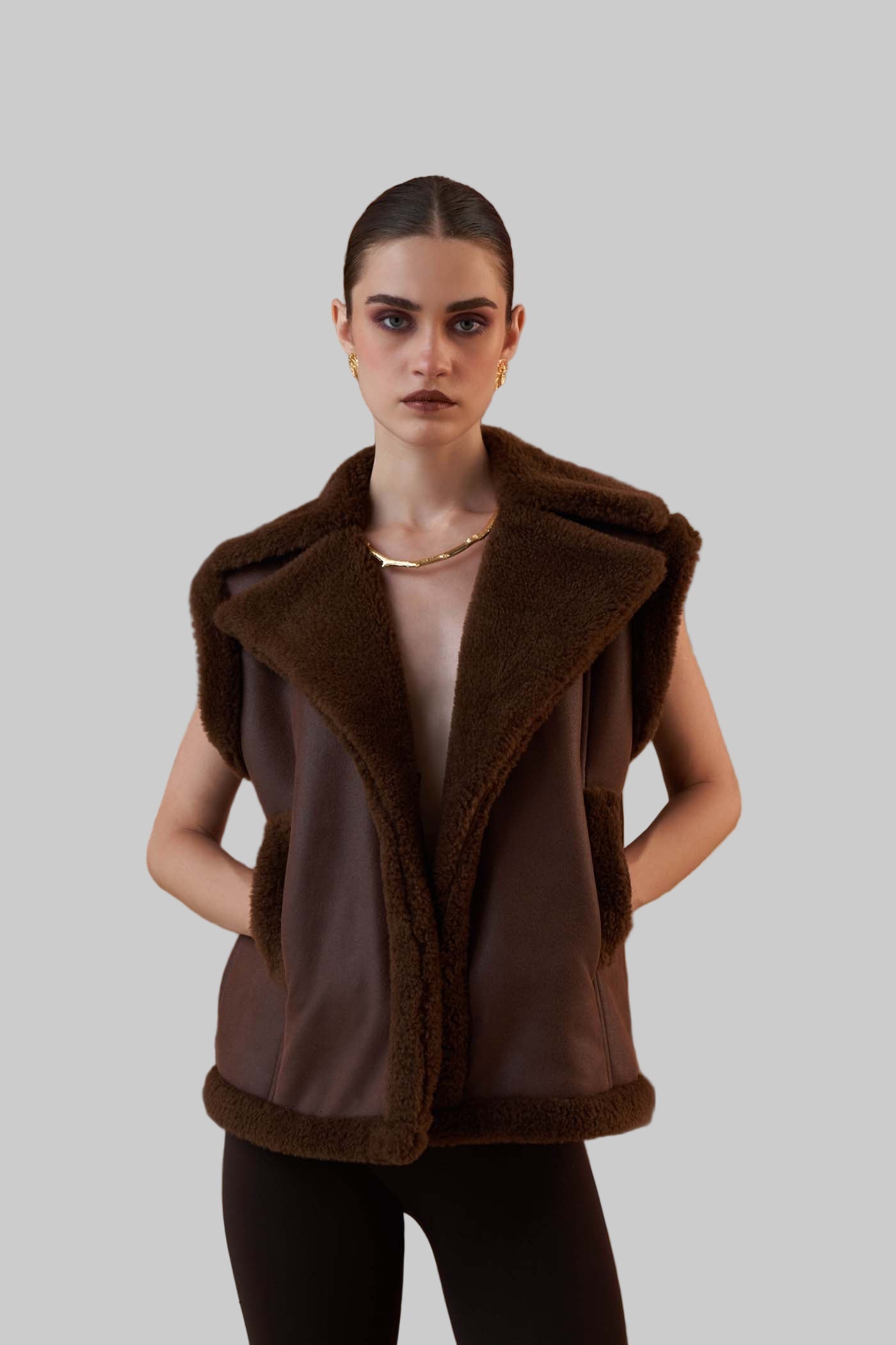 Lydia – Braune Pelzweste für Damen aus Shearling