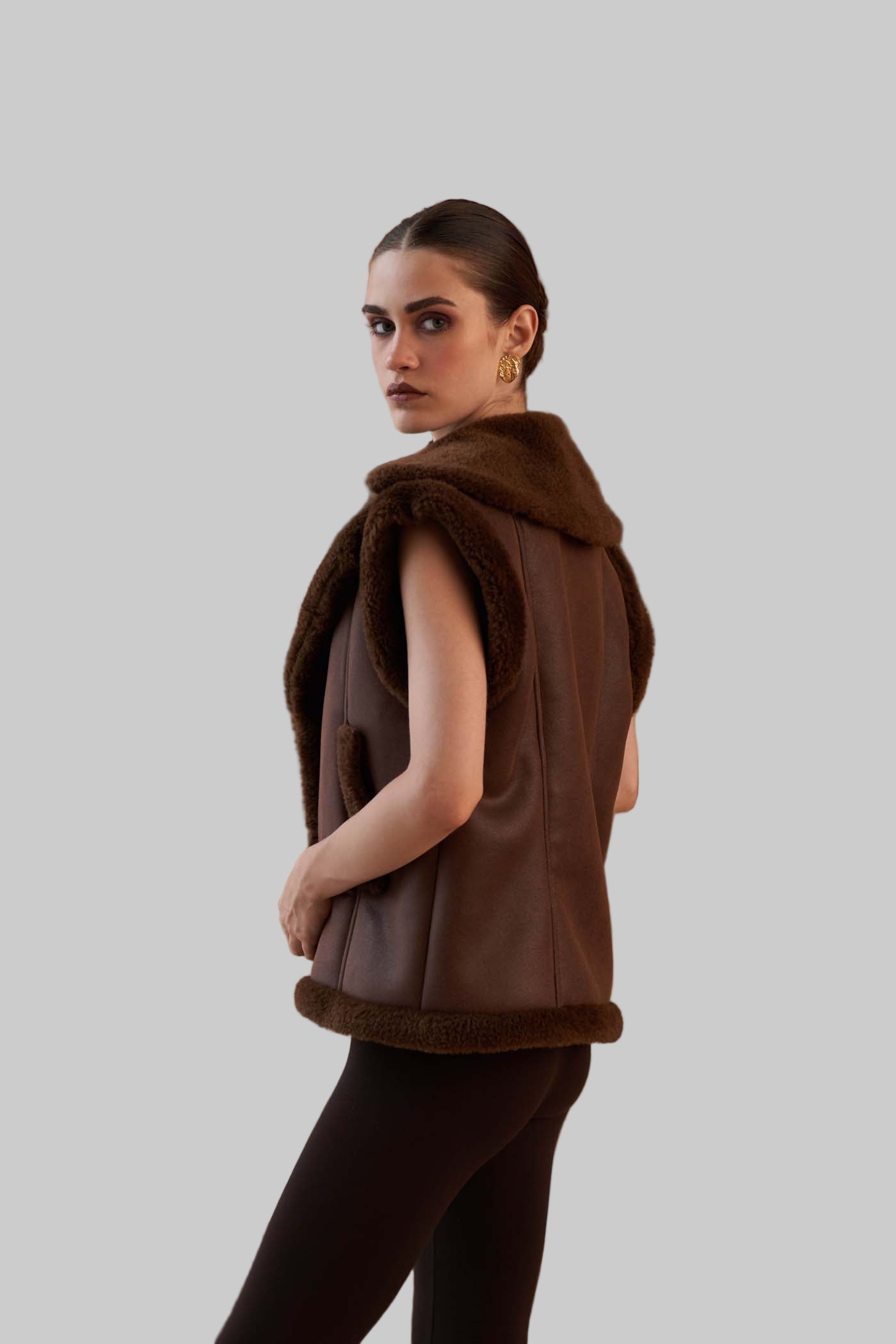 Lydia – Braune Pelzweste für Damen aus Shearling – Ansicht 4