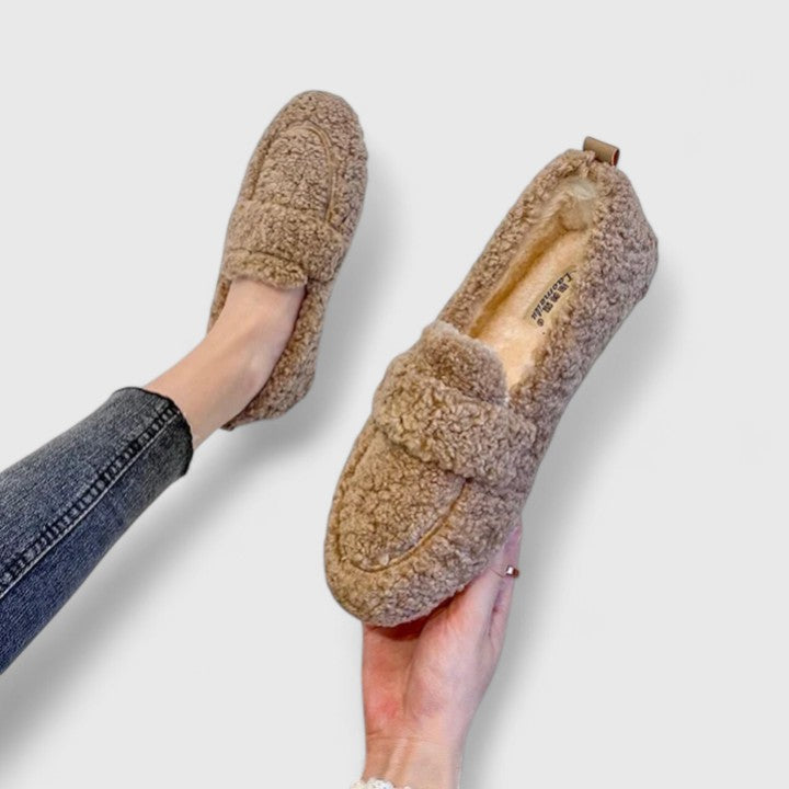 Warme Slipper mit stylischem Design