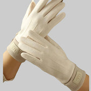 Elena – Touchscreen-Handschuhe für Damen aus Kaschmirmischung in Beige – Ansicht 6