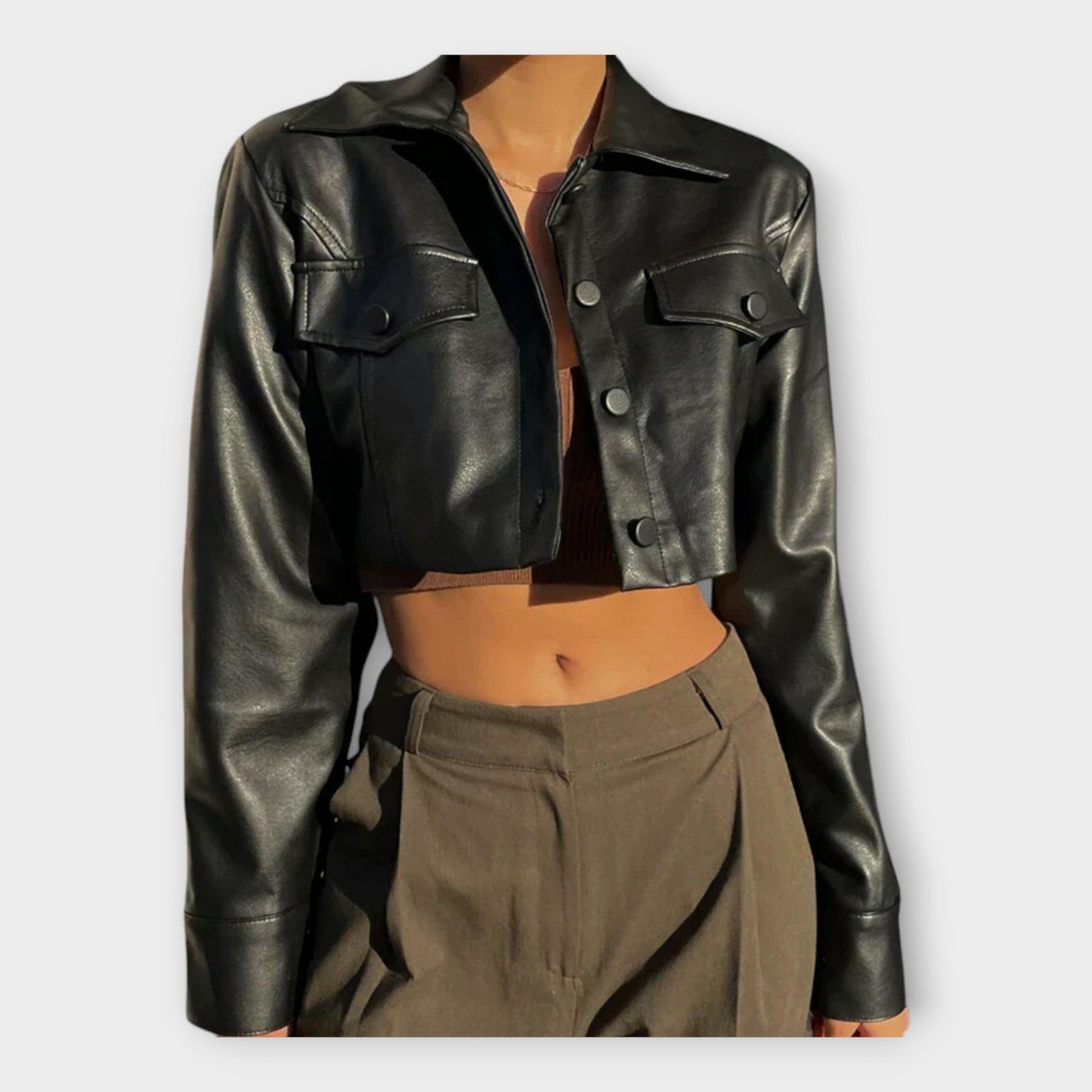 Elise – Kurze Lederjacke für Damen mit Taschen