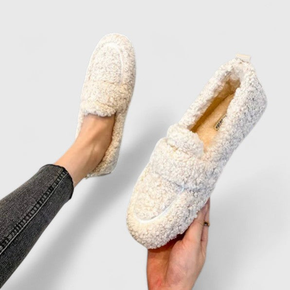 Warme Slipper mit stylischem Design