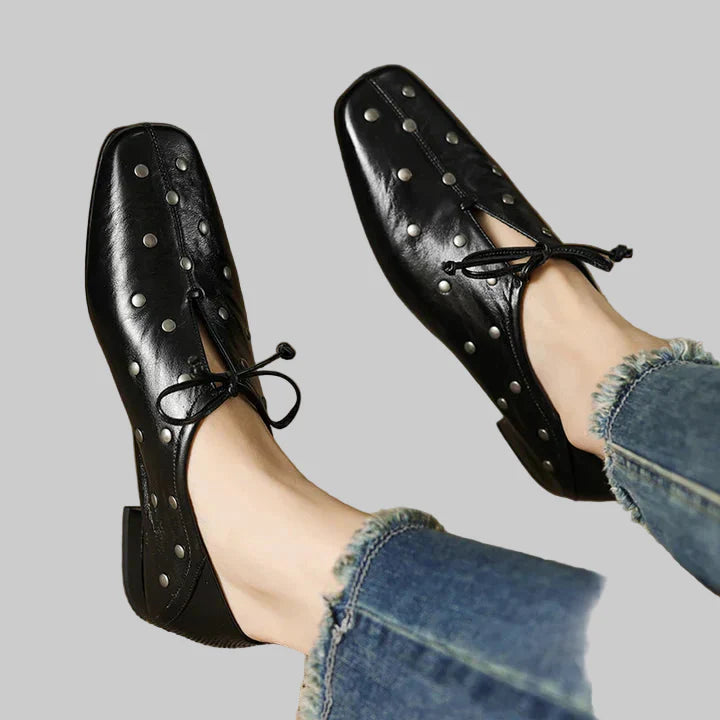 Valenta – Lederschuhe für Damen mit Schnürung und Nieten – Ansicht 2