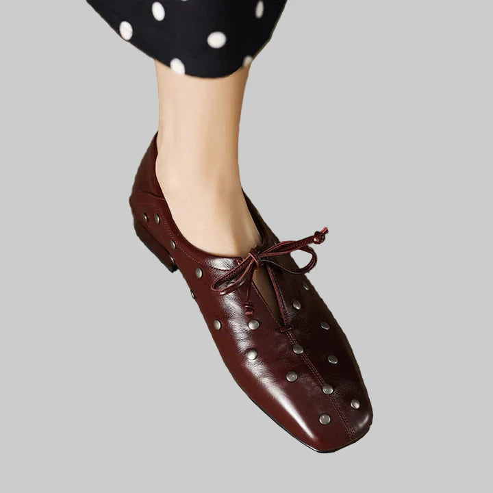 Valenta – Lederschuhe für Damen mit Schnürung und Nieten – Ansicht 7