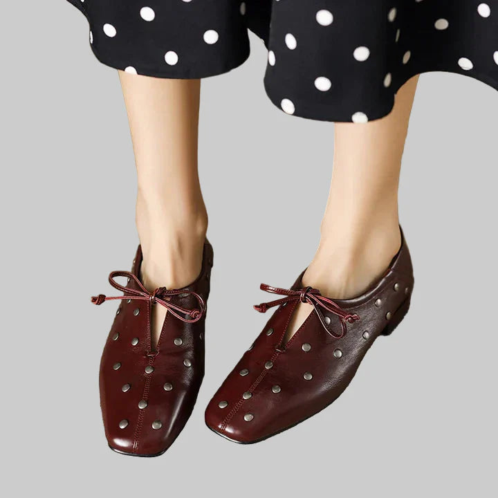 Valenta – Lederschuhe für Damen mit Schnürung und Nieten – Ansicht 6