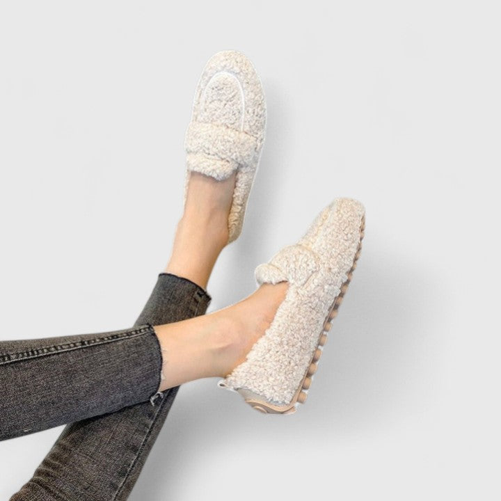 Warme Slipper mit stylischem Design