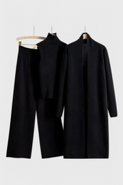 Mahalia – Dreiteiliges Damen-Strickset mit Cardigan, Rollkragenpullover und weiter Hose – Ansicht 8
